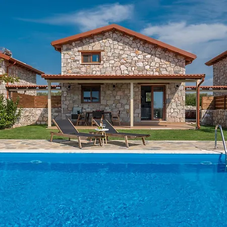 Esperanza Villa *