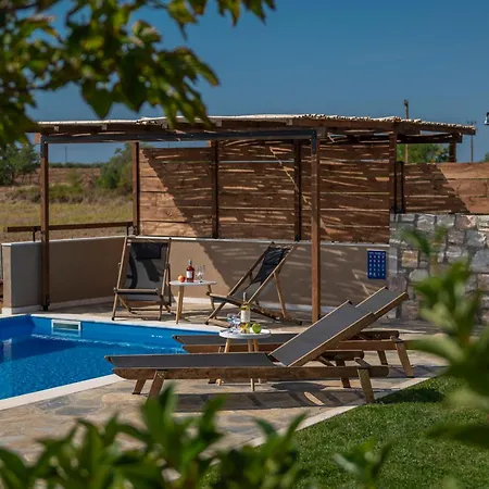 Esperanza Villa *