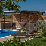 Esperanza Villa *