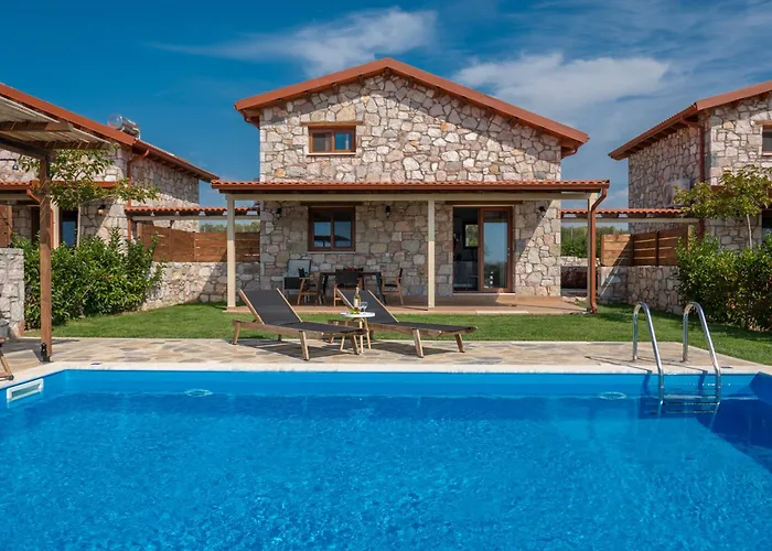 Esperanza Villa *